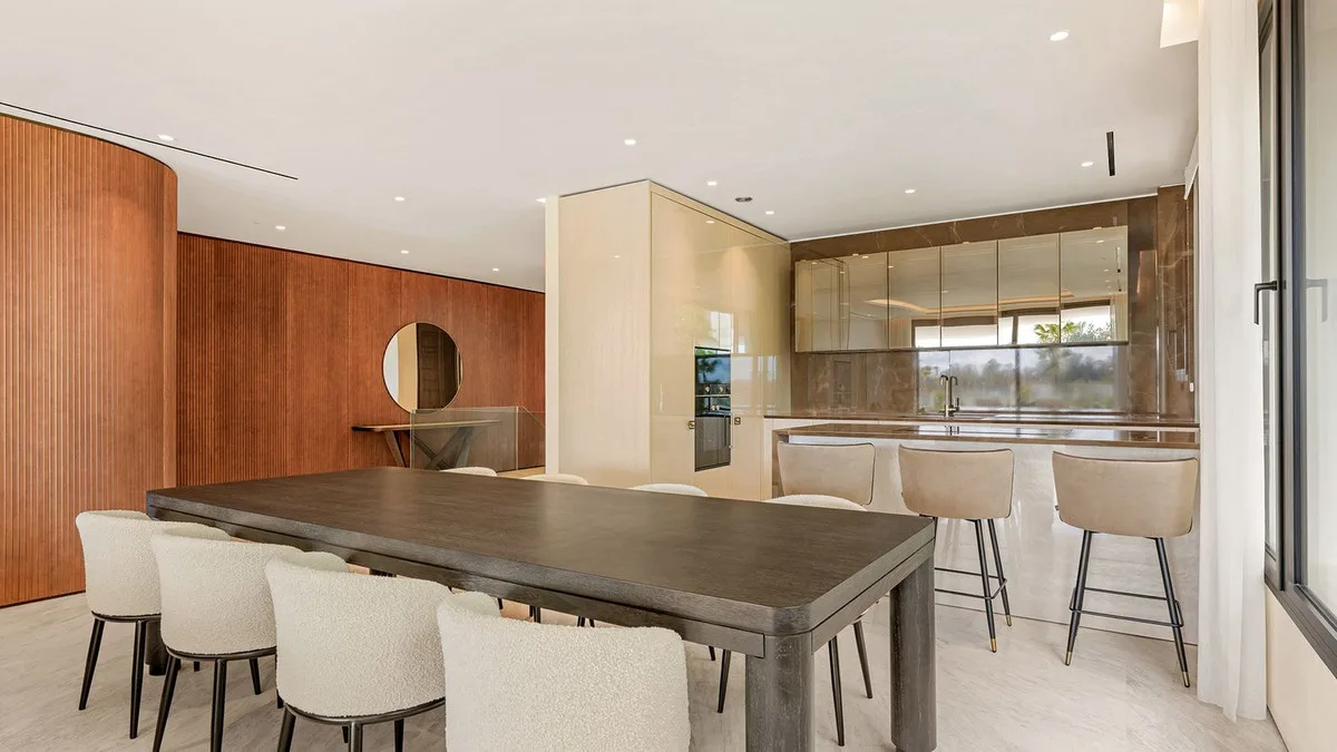 4-Bedroom Apartment in The Golden Mile 5