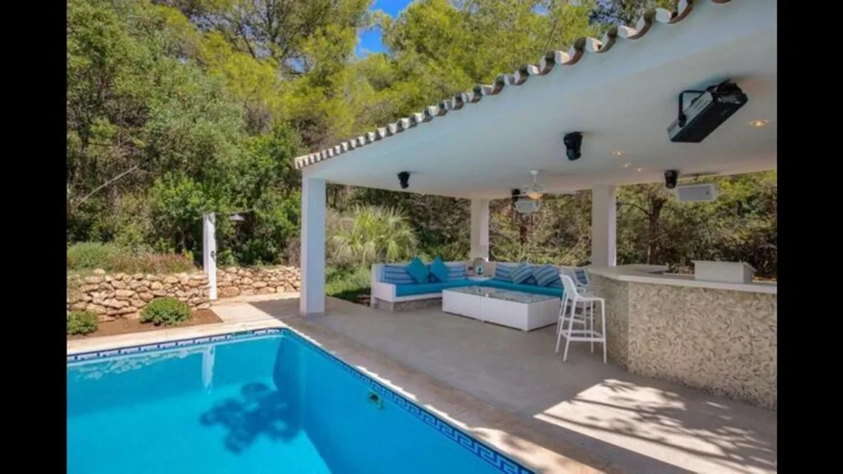 6-Bedroom Villa in The Golden Mile 2