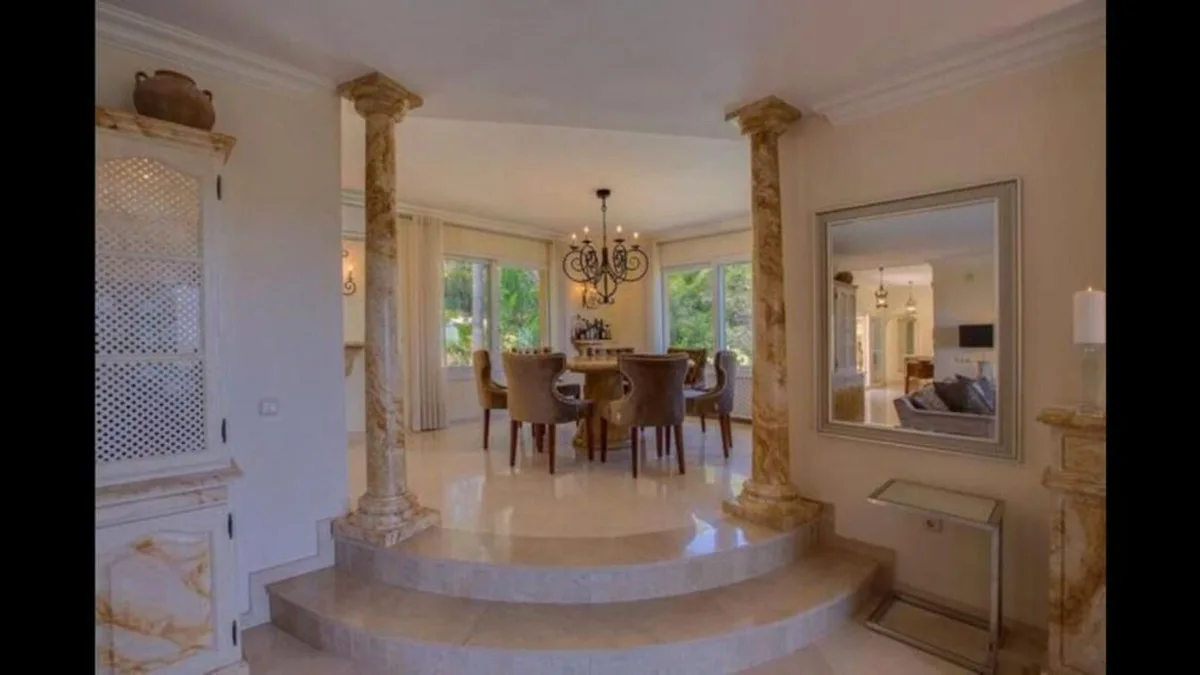 6-Bedroom Villa in The Golden Mile 5