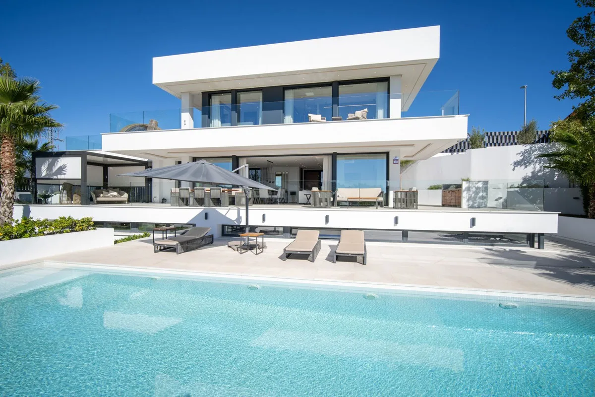 4-Bedroom Villa in Nueva Andalucía Main