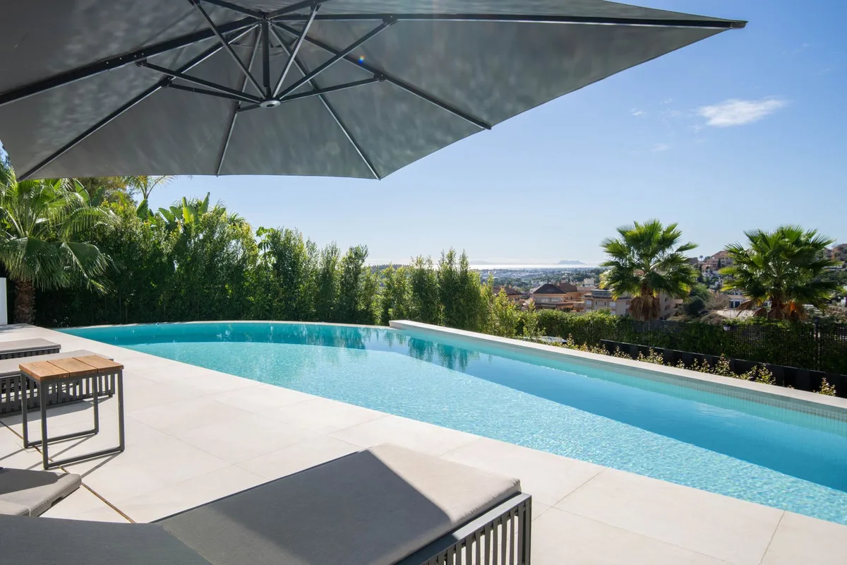 4-Bedroom Villa in Nueva Andalucía 2