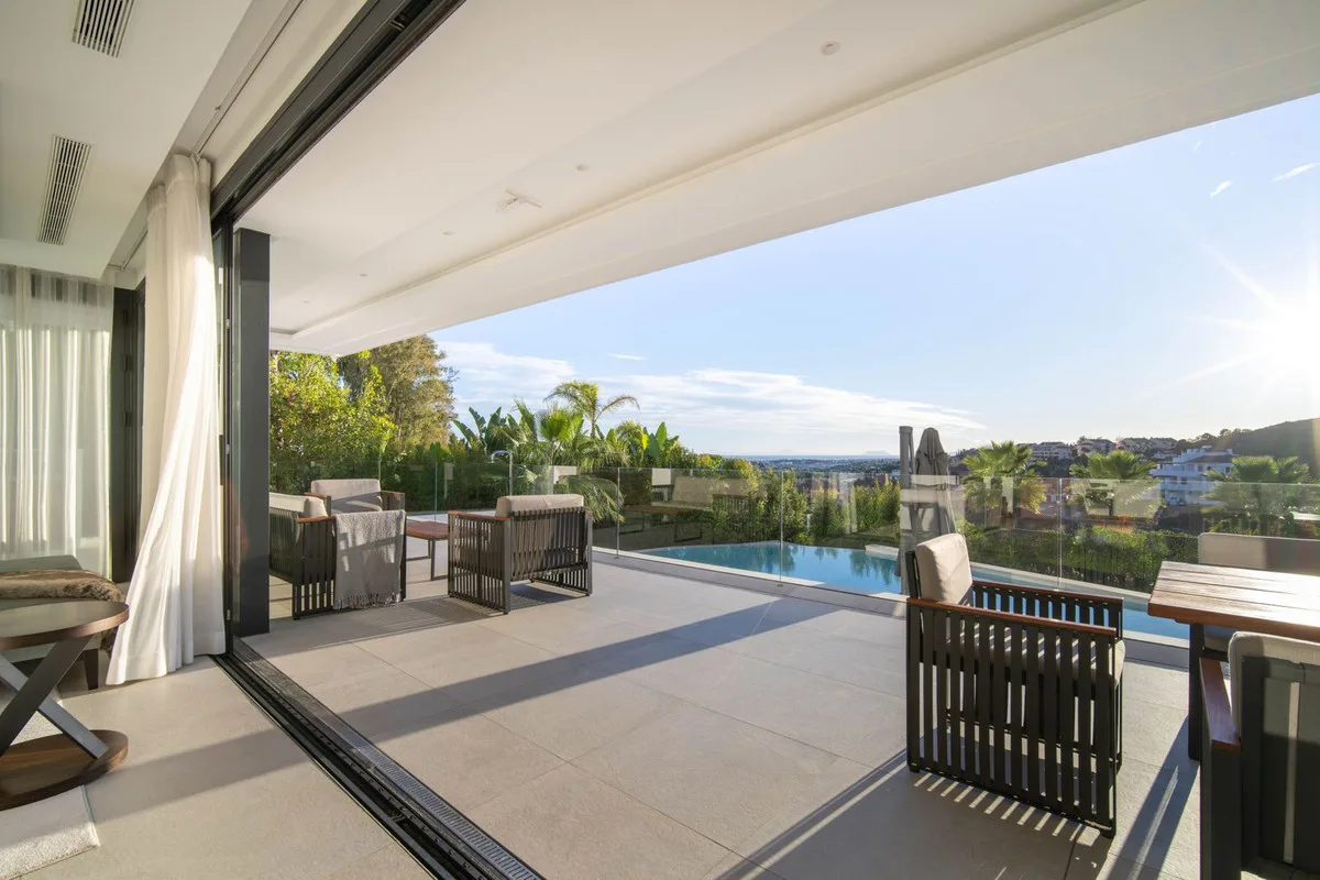 4-Bedroom Villa in Nueva Andalucía 3