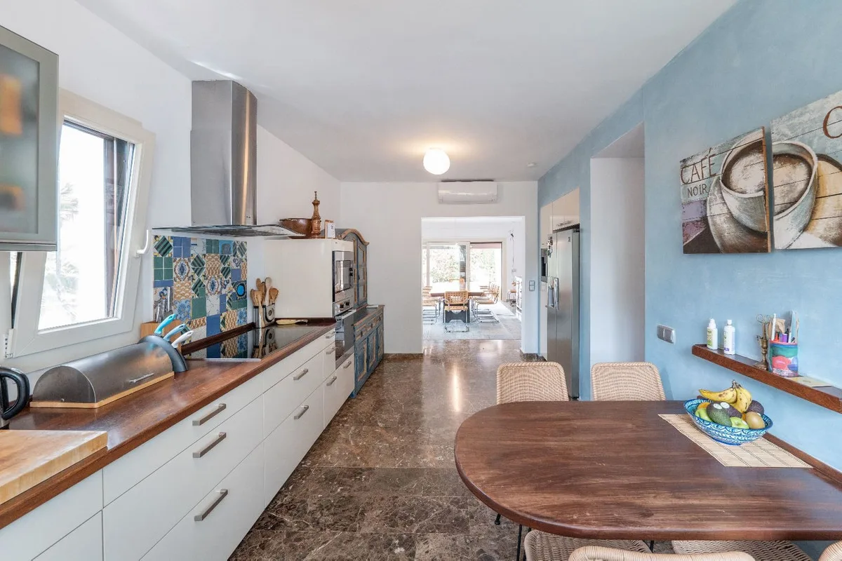 4-Bedroom Villa in The Golden Mile 5