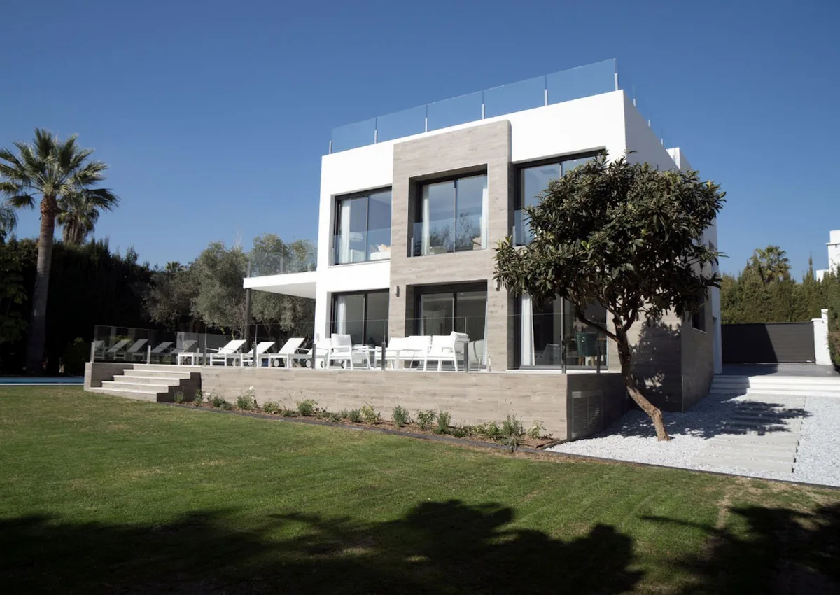 5-Bedroom Villa in Nueva Andalucía 2