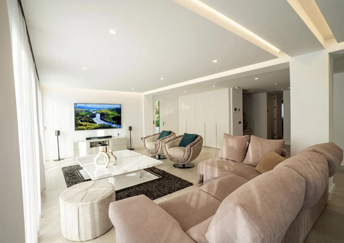 5-Bedroom Villa in Nueva Andalucía 4