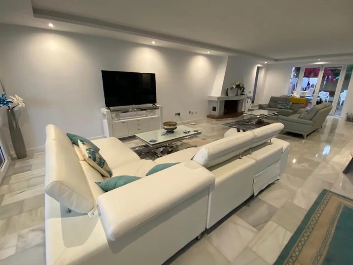 5-Bedroom Villa in Calahonda 3