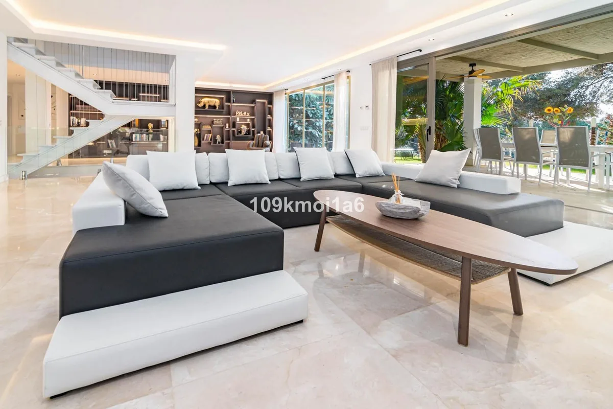 6-Bedroom Villa in Río Real — Río Real