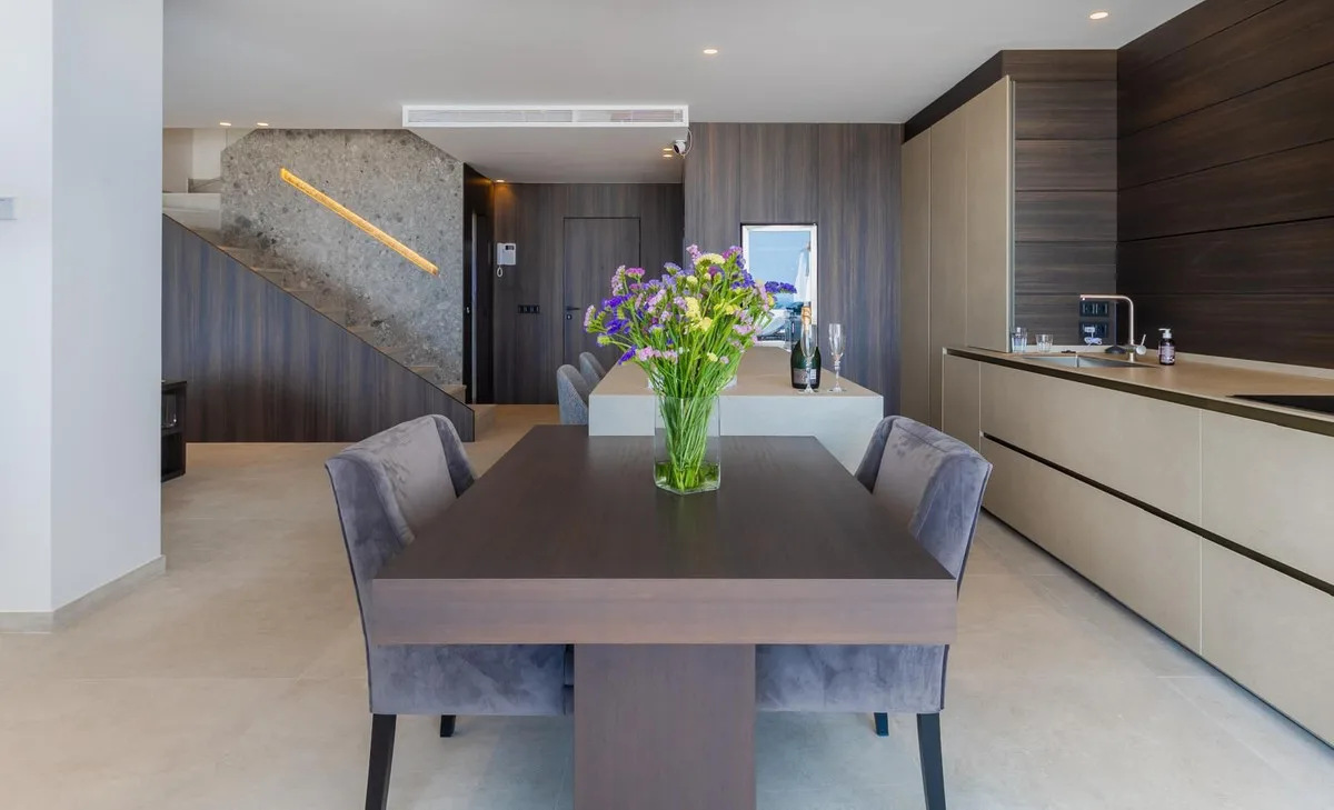 2-Bedroom Apartment in The Golden Mile 5