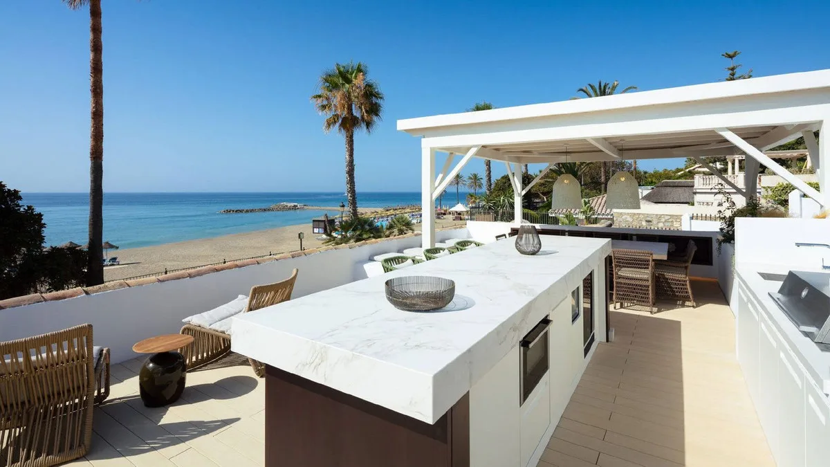 5-Bedroom Villa in The Golden Mile 3