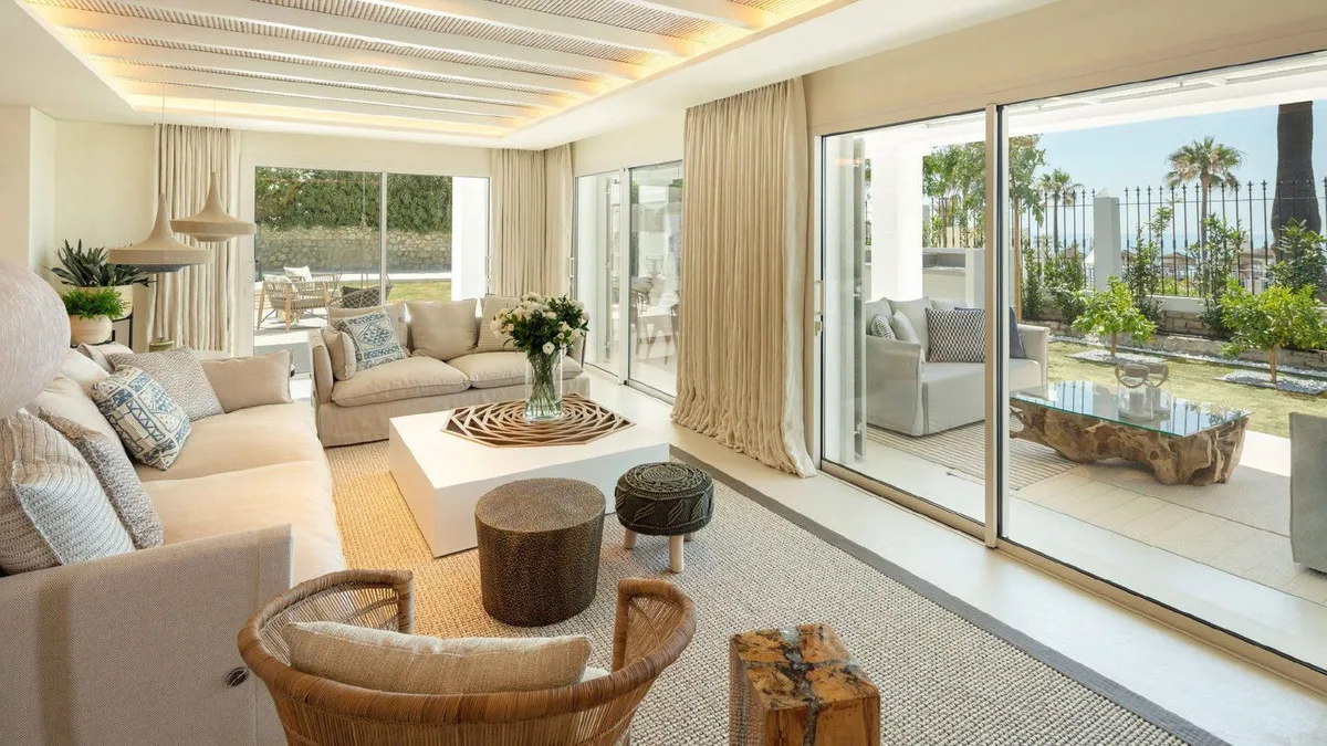 5-Bedroom Villa in The Golden Mile 4