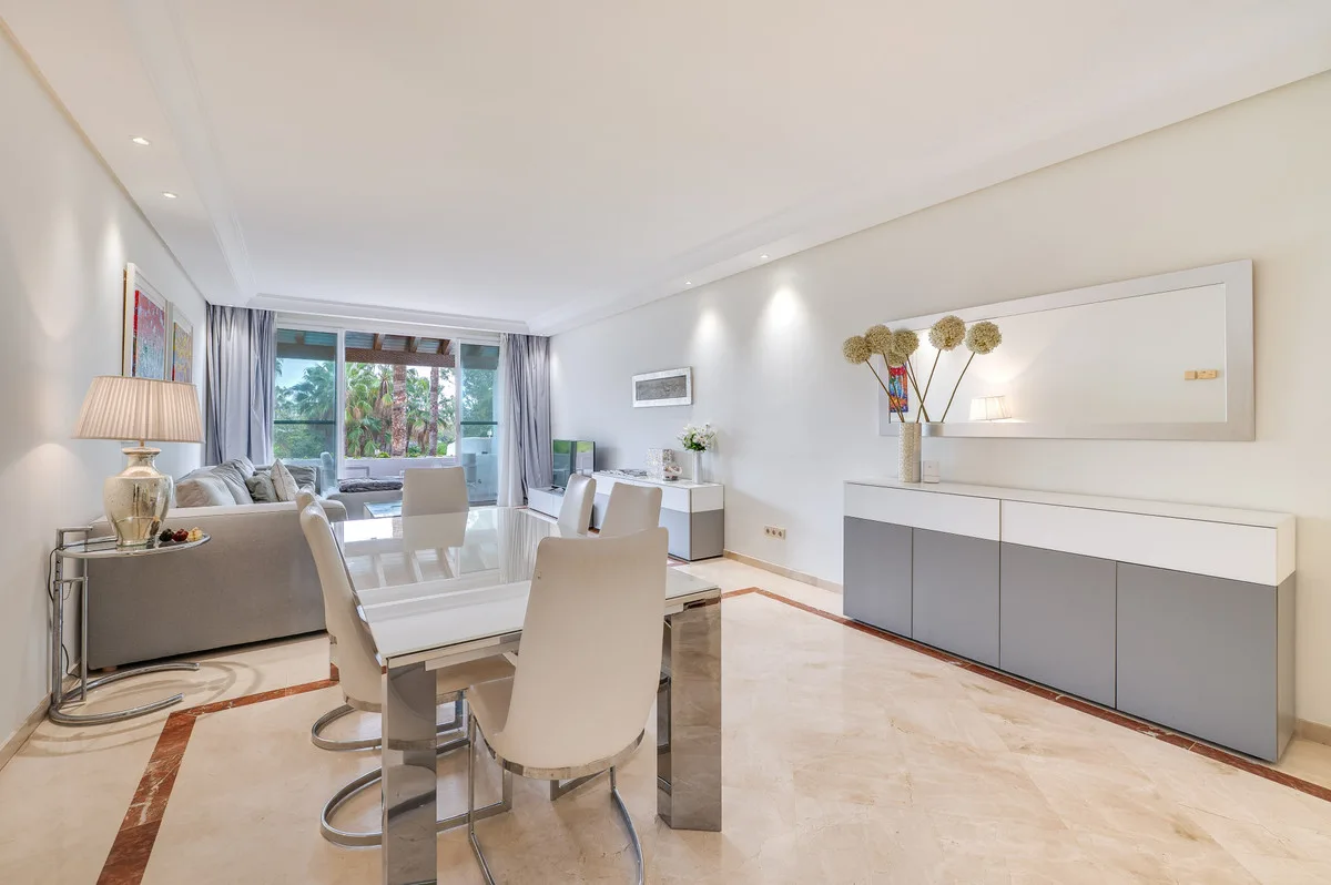 3-Bedroom Apartment in Puerto Banús 3