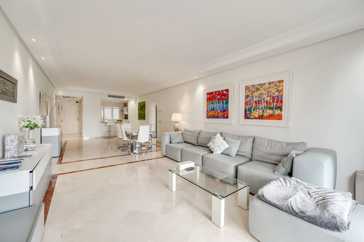 3-Bedroom Apartment in Puerto Banús 4
