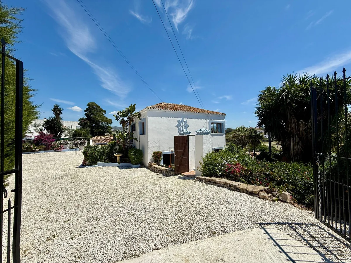 6-Bedroom Villa in Guadalmina Alta — Guadalmina Alta