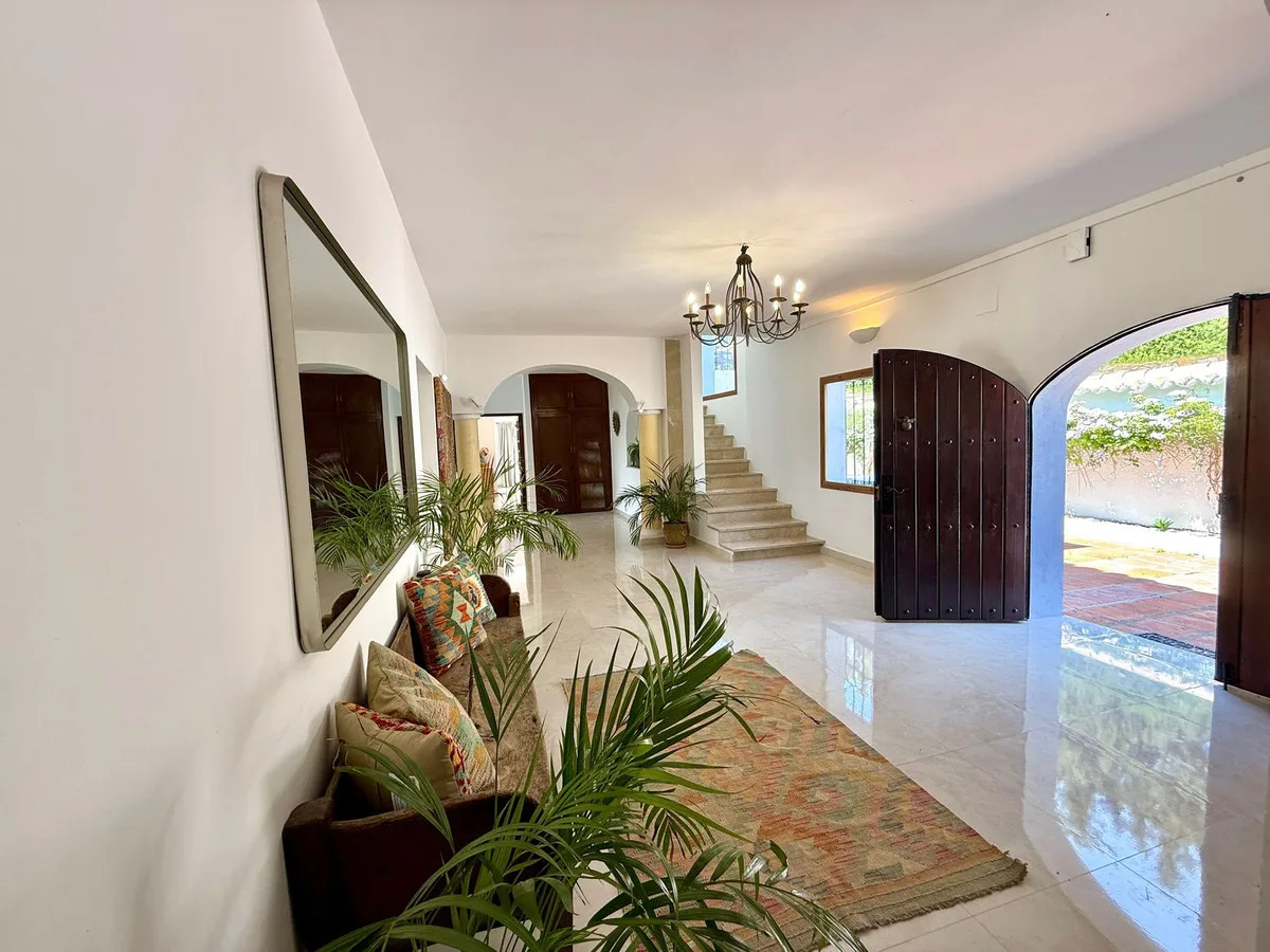 6-Bedroom Villa in Guadalmina Alta 4