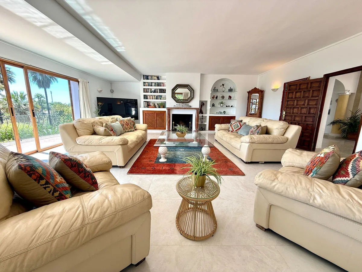 6-Bedroom Villa in Guadalmina Alta 5