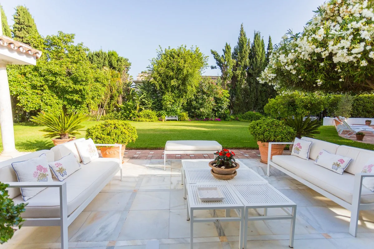 7-Bedroom Villa in The Golden Mile 3