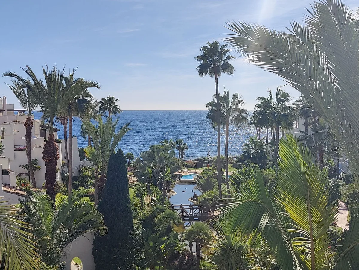 3-Bedroom Apartment in Puerto Banús — Puerto Banús
