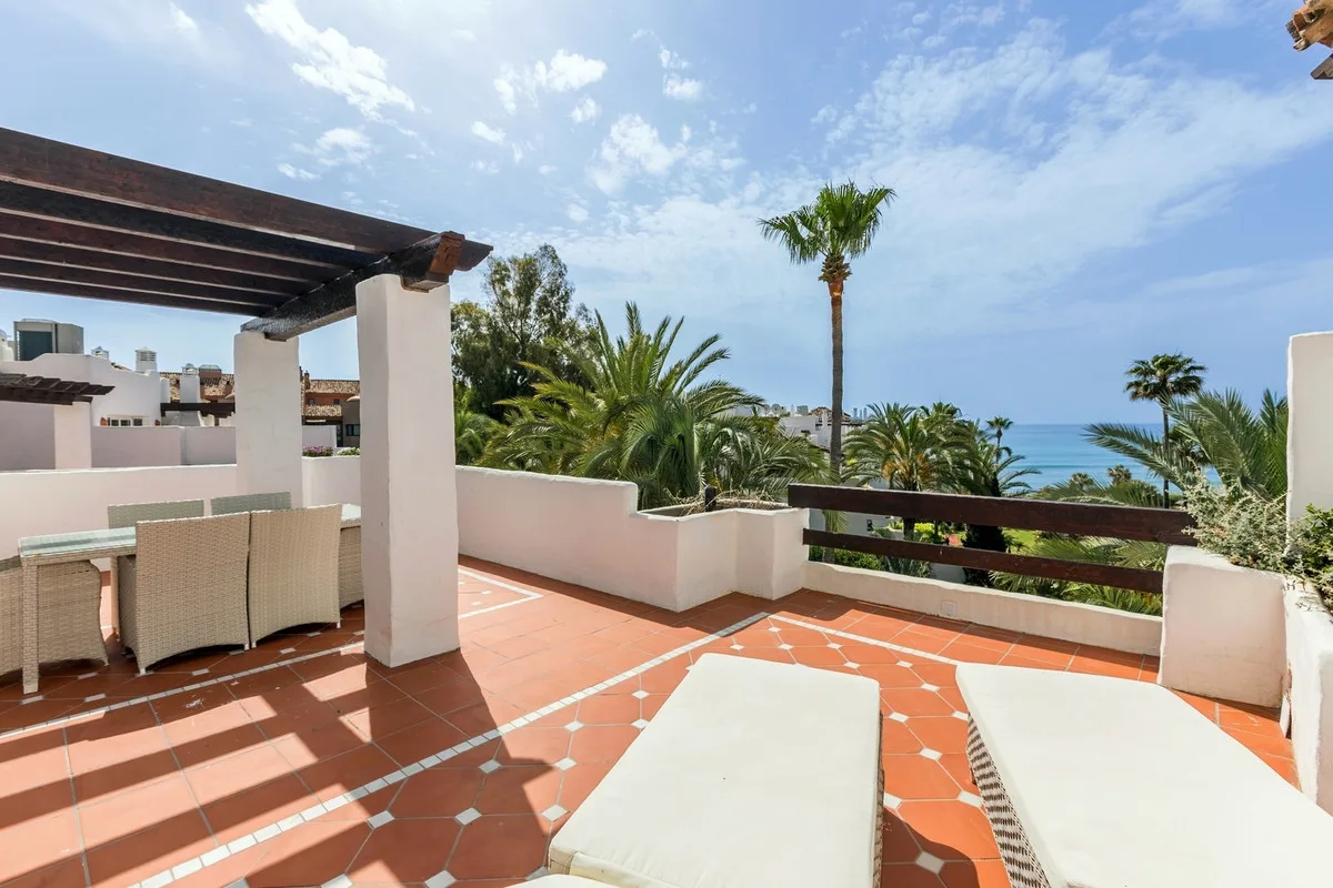 3-Bedroom Apartment in Puerto Banús 3