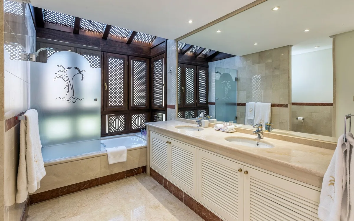 3-Bedroom Apartment in Puerto Banús 5
