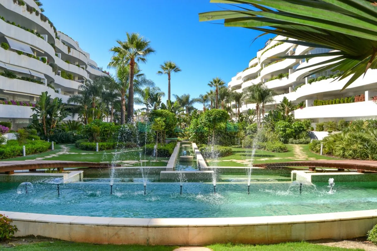6-Bedroom Apartment in Puerto Banús 2
