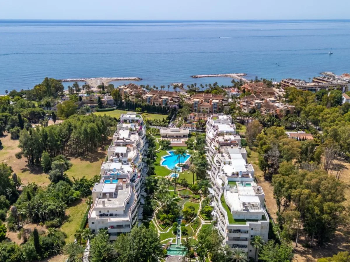 6-Bedroom Apartment in Puerto Banús 5