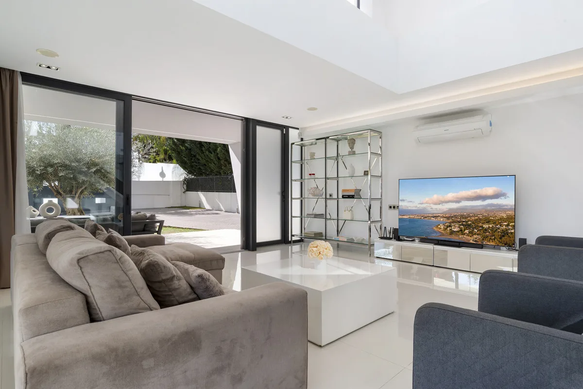5-Bedroom Villa in Nueva Andalucía 4