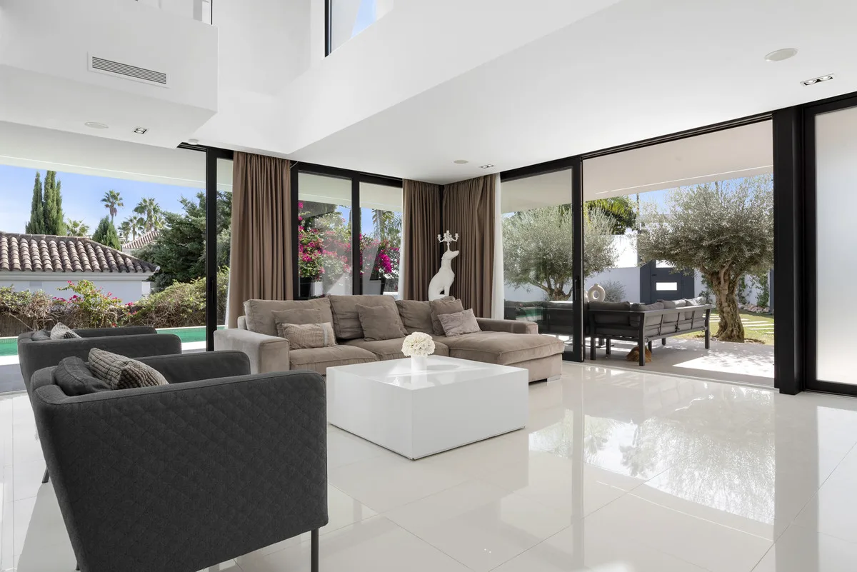 5-Bedroom Villa in Nueva Andalucía 5