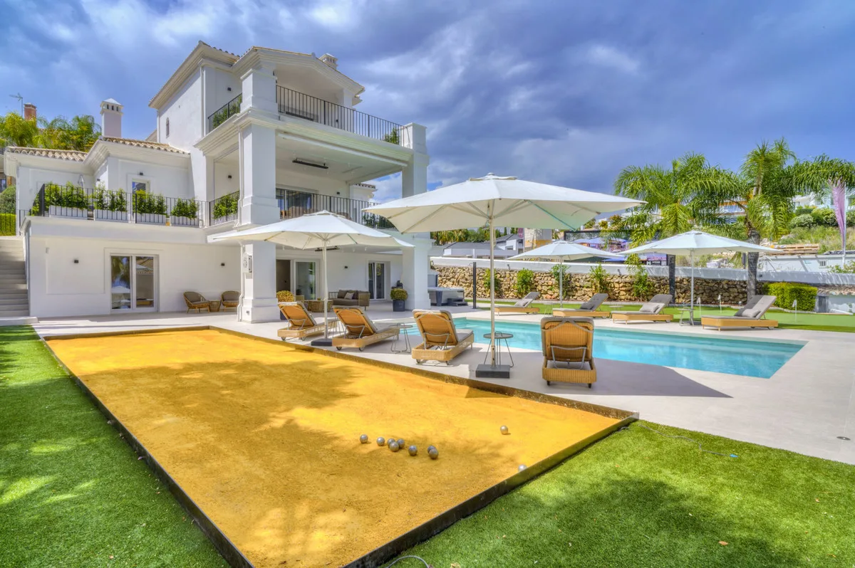 6-Bedroom Villa in Nueva Andalucía Main