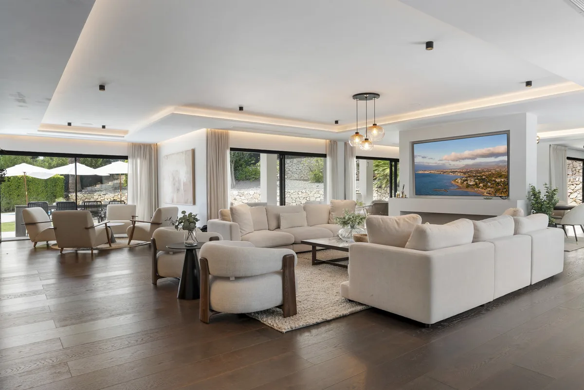 6-Bedroom Villa in Nueva Andalucía 5