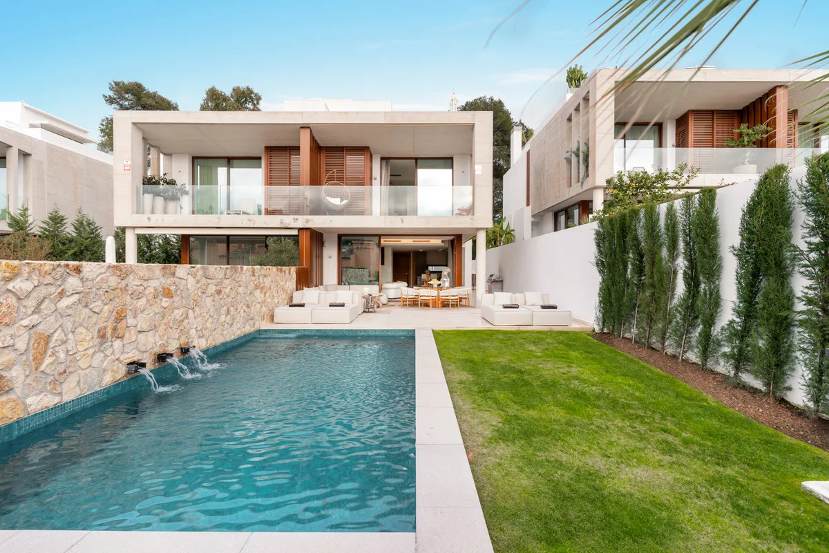 4-Bedroom Villa in The Golden Mile 2