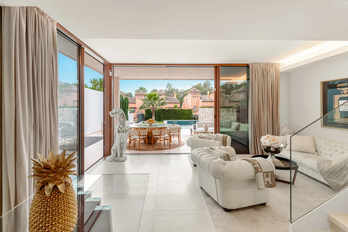 4-Bedroom Villa in The Golden Mile 4