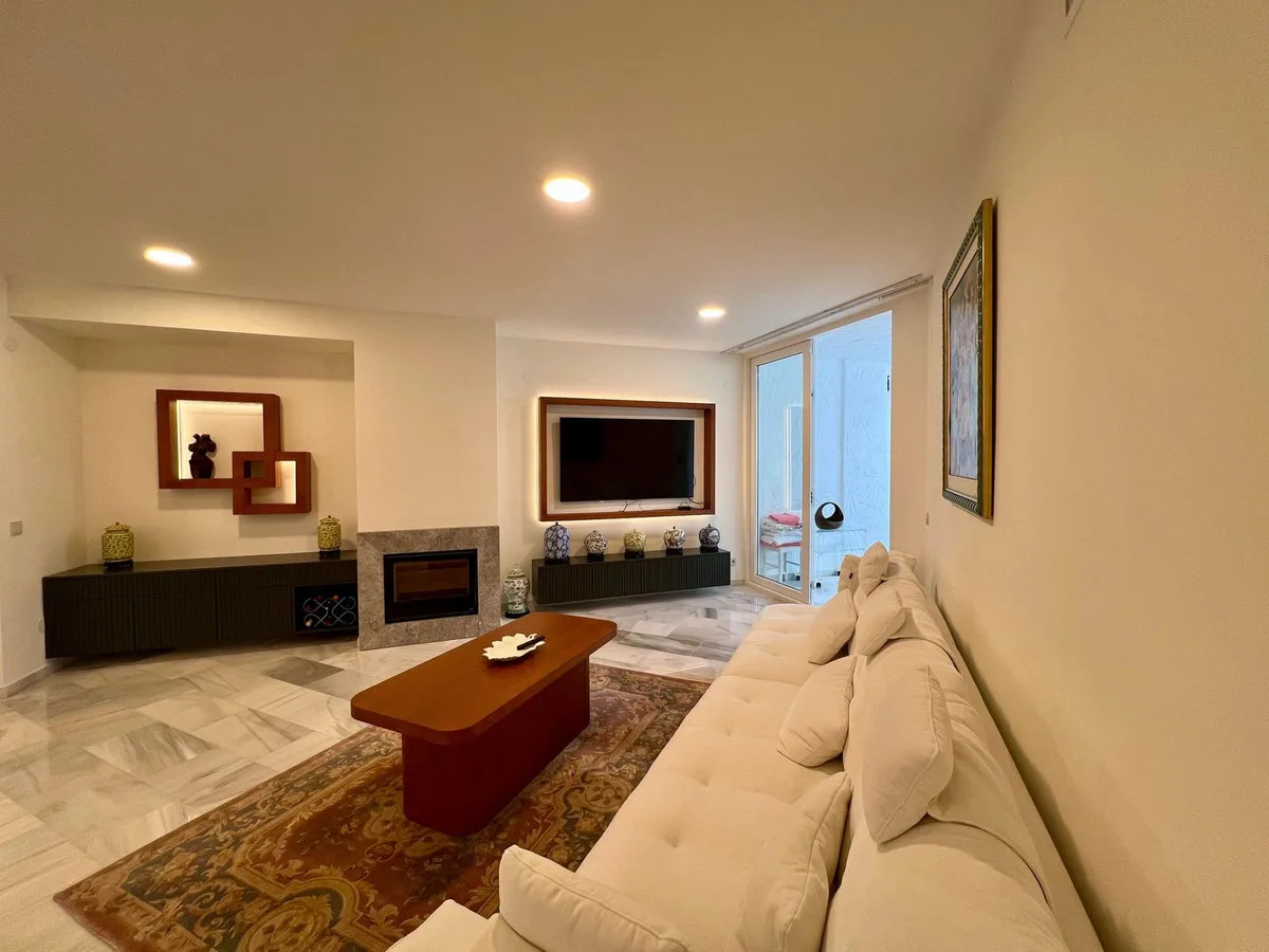 3-Bedroom Apartment in The Golden Mile 2