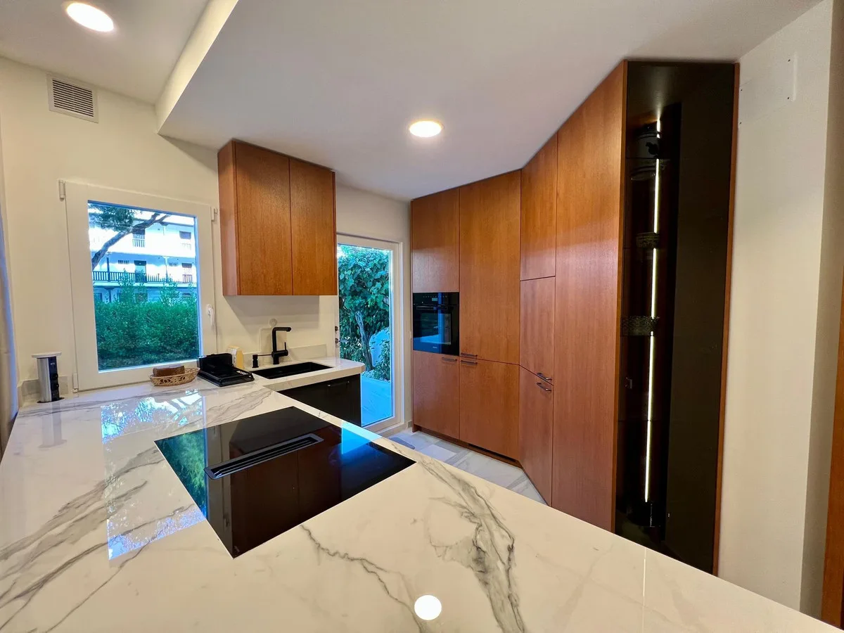 3-Bedroom Apartment in The Golden Mile 5