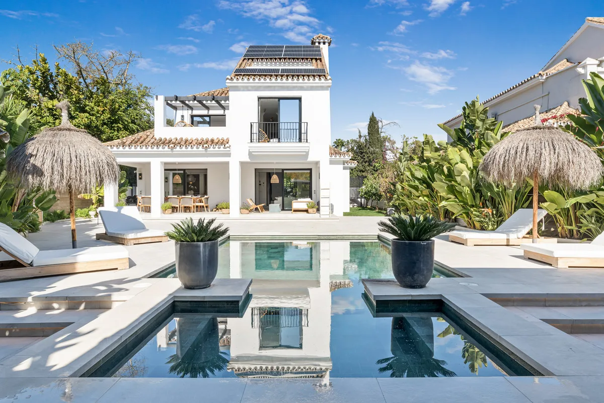 6-Bedroom Villa in Nueva Andalucía Main