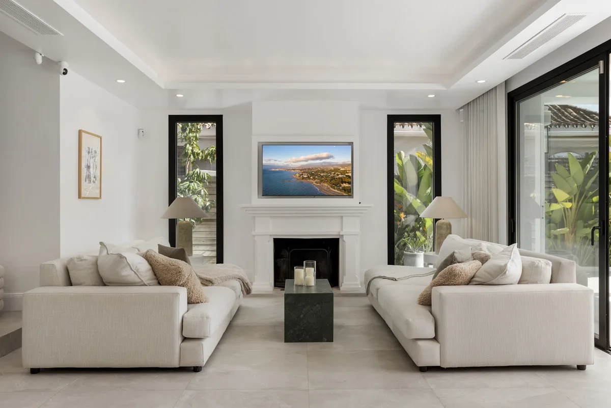 6-Bedroom Villa in Nueva Andalucía 3