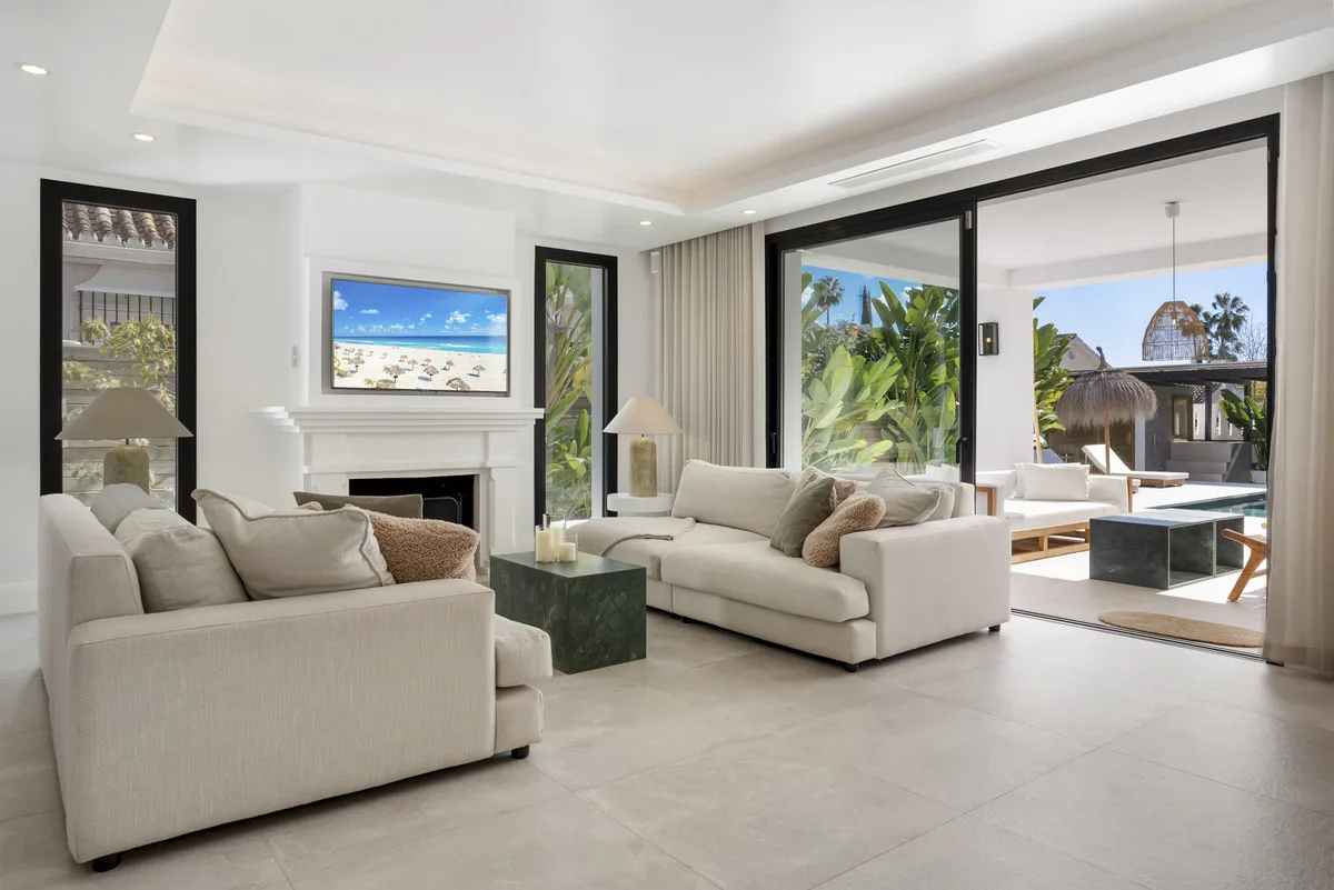 6-Bedroom Villa in Nueva Andalucía 4
