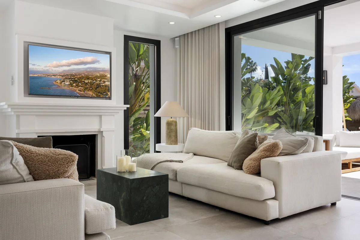 6-Bedroom Villa in Nueva Andalucía 5