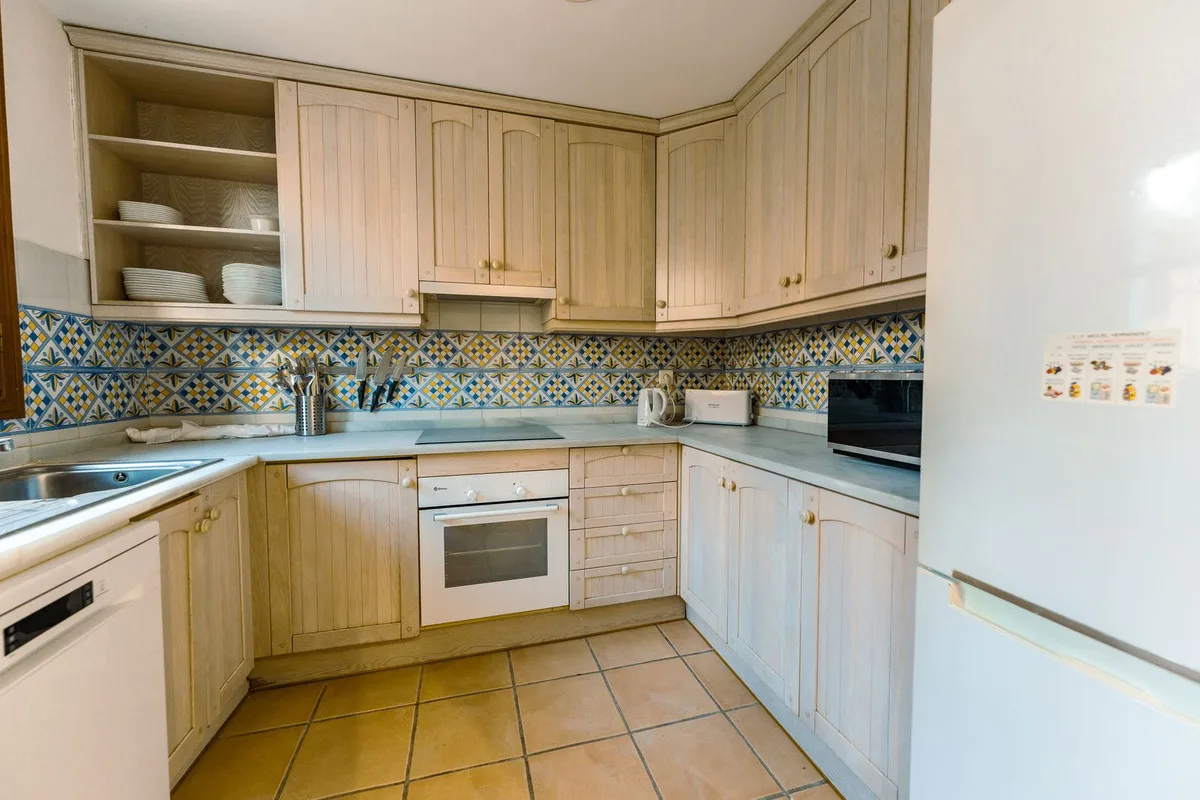 Long-Term Rental 1 year contract 4