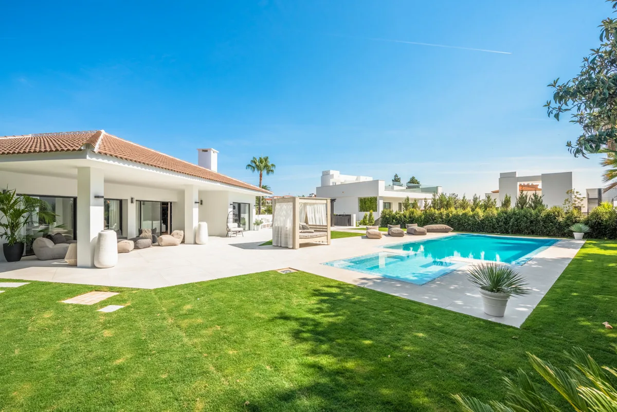 6-Bedroom Villa in Nueva Andalucía Main