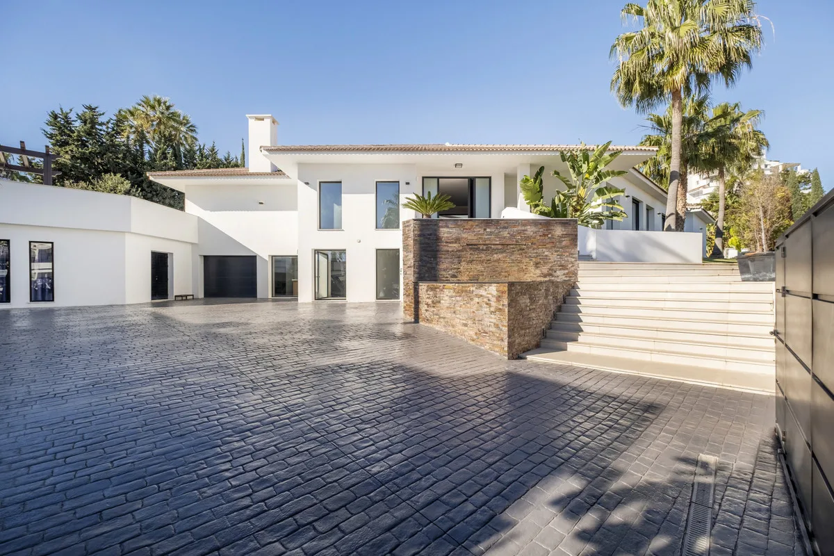 6-Bedroom Villa in Nueva Andalucía 3