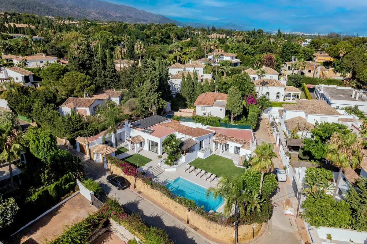 6-Bedroom Villa in Nagüeles 2