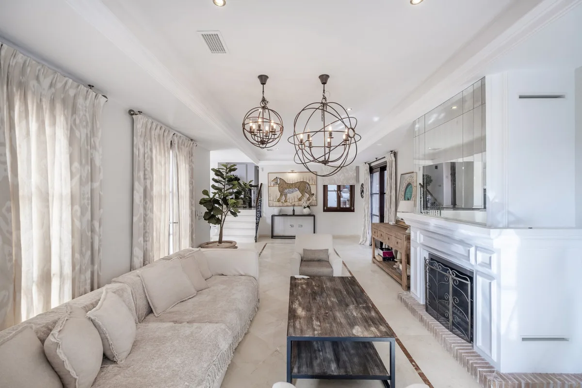 6-Bedroom Villa in El Madroñal 5