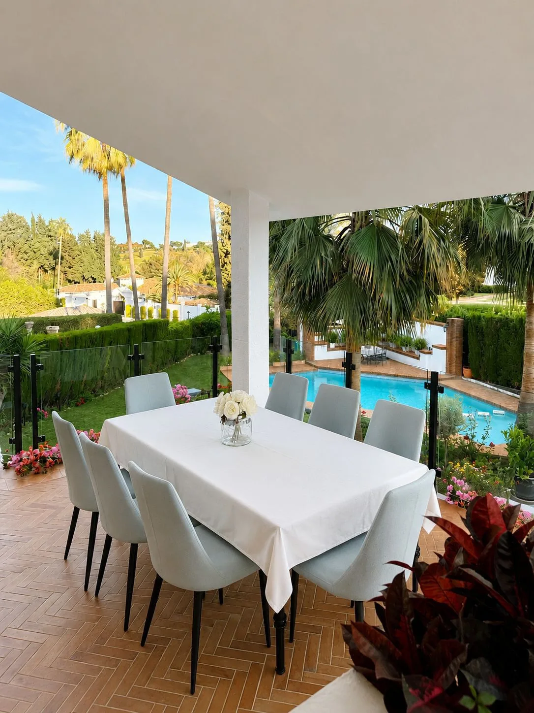 8-Bedroom Villa in El Paraiso 4