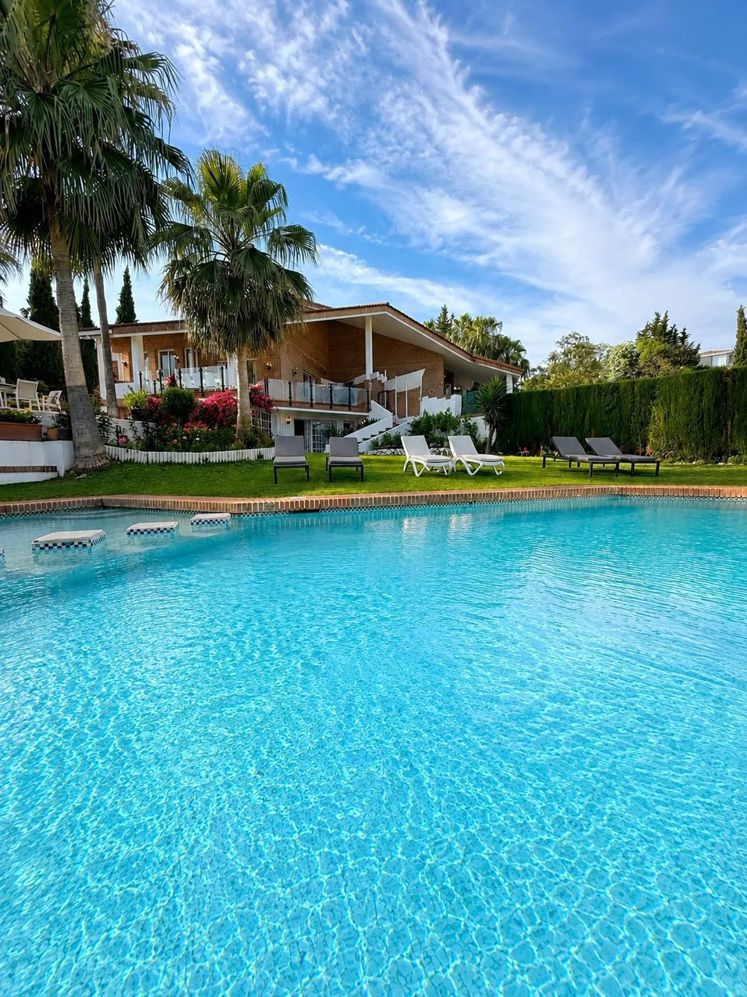 8-Bedroom Villa in El Paraiso 5
