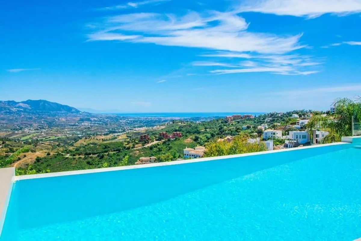 5-Bedroom Villa in La Mairena Main