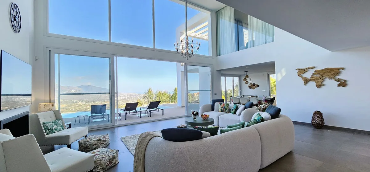 5-Bedroom Villa in La Mairena 3
