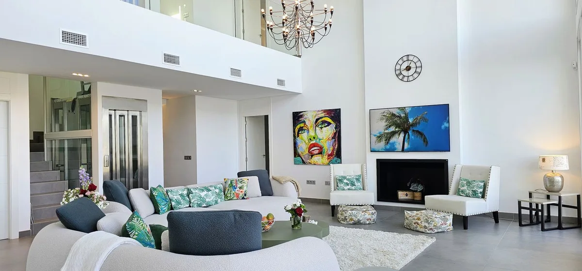 5-Bedroom Villa in La Mairena 5