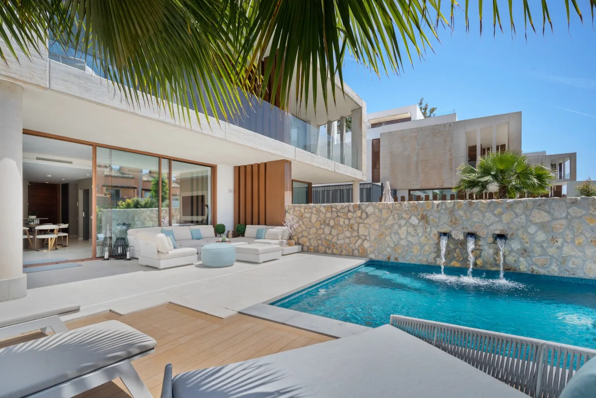 4-Bedroom Villa in The Golden Mile — The Golden Mile