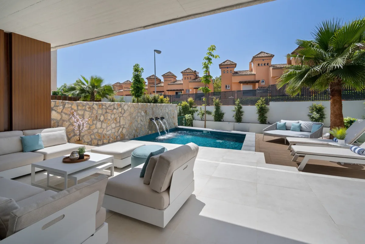 4-Bedroom Villa in The Golden Mile 4