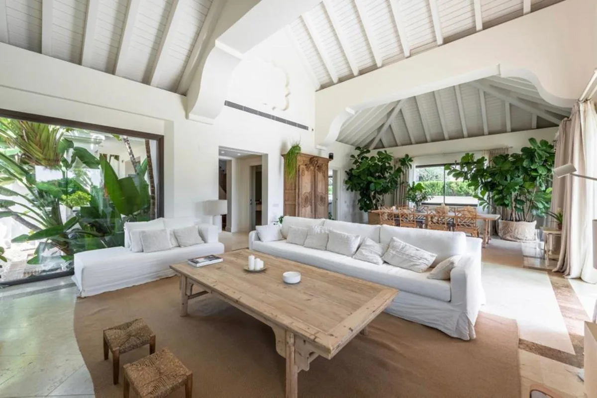 5-Bedroom Villa in The Golden Mile 3